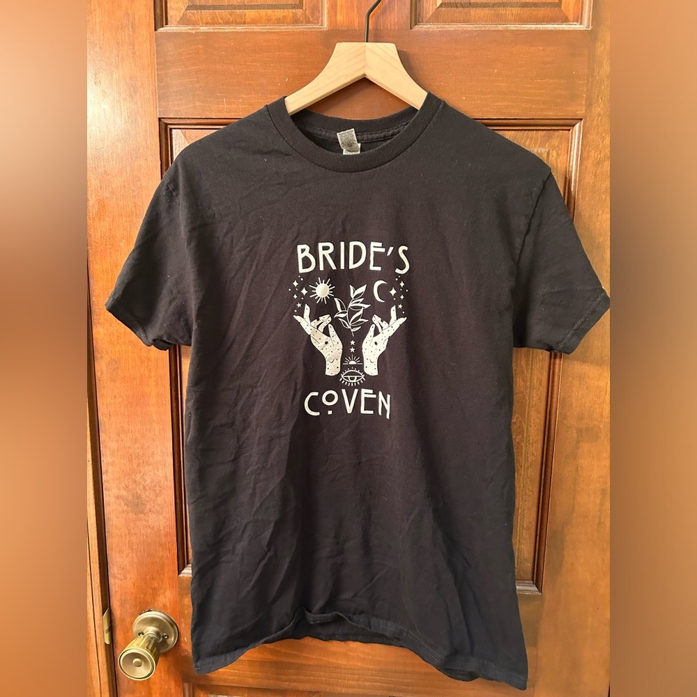💜 CLEARANCE 2/5 Awesome Bridal party graphic tee influenced by AHS. Size M